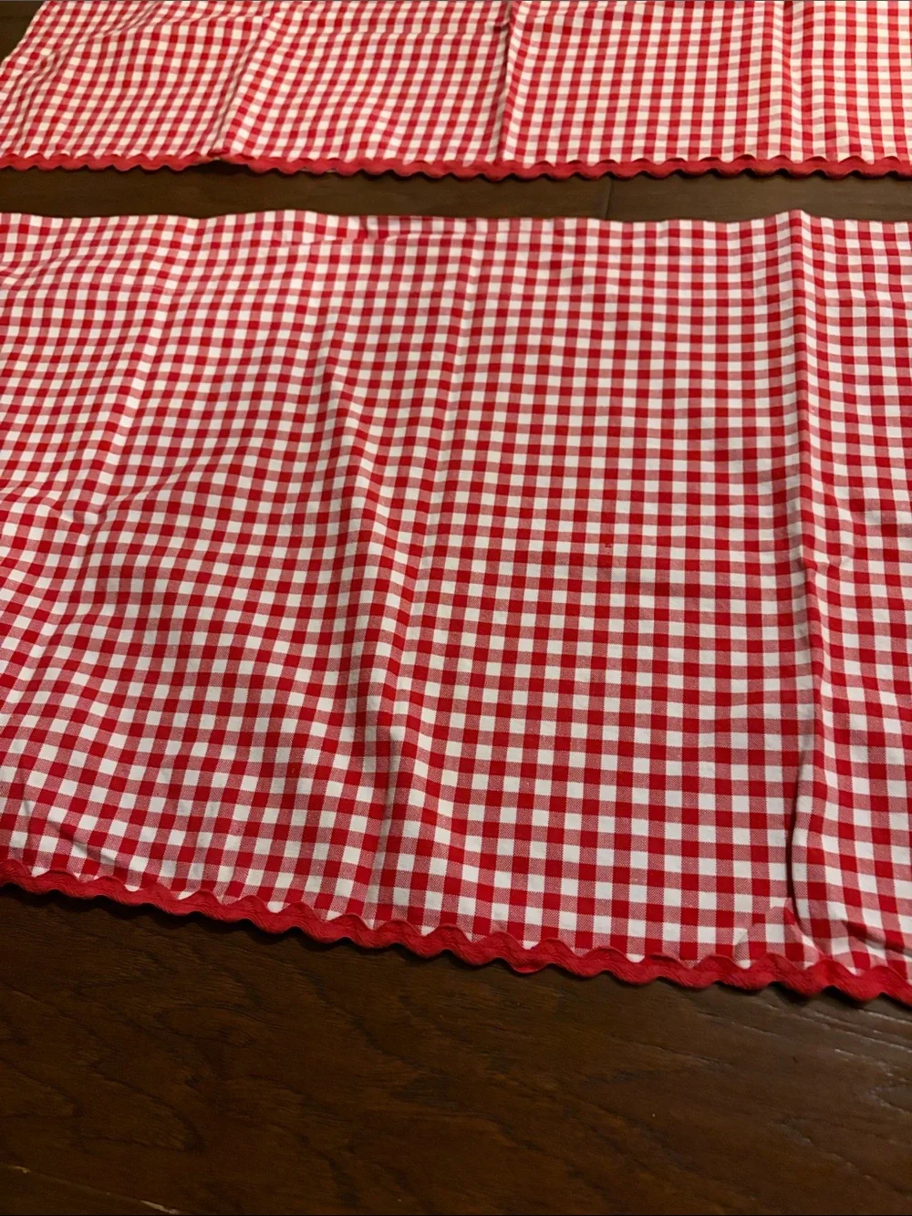 Adorable Red/White Gingham curtain valance w/scalloped edges, 3 panels